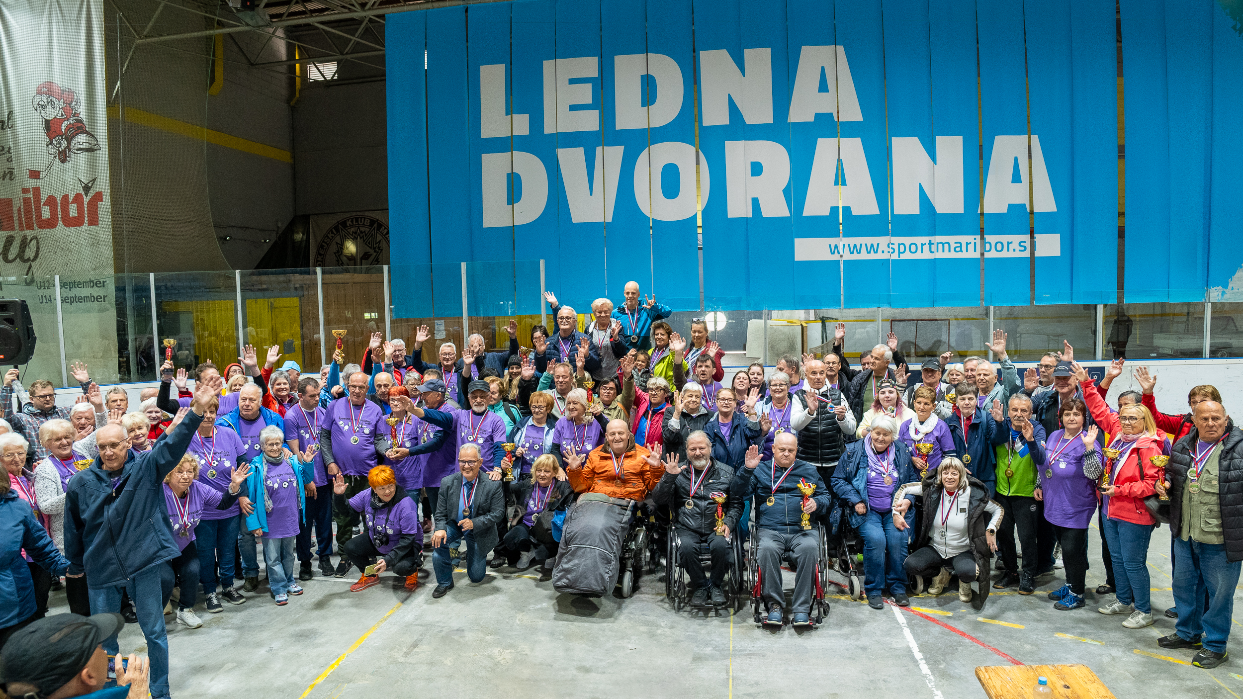 13 Skupinska fotografija prejemnikov odličij na Športnih igrah invalidov Maribora