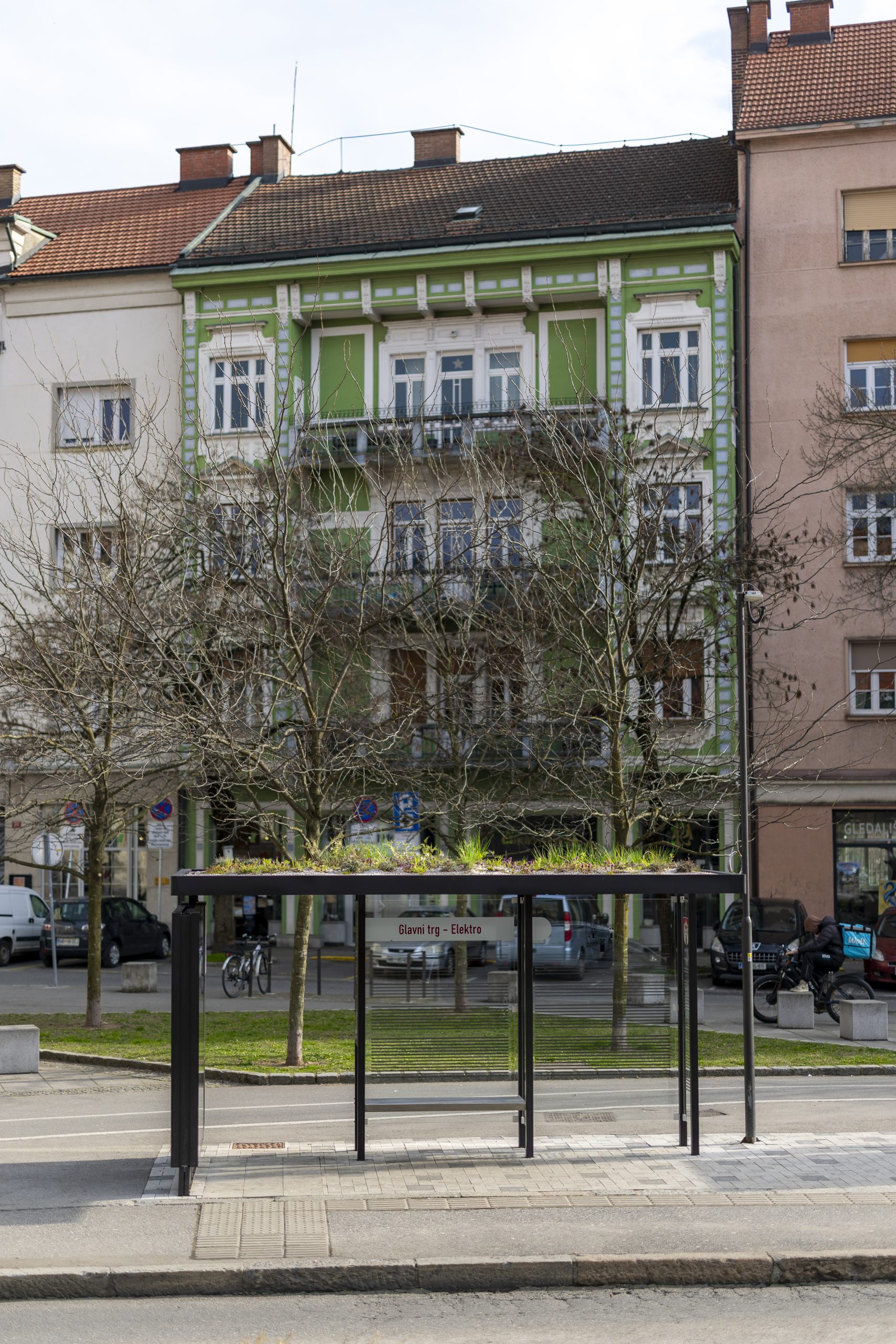 Zelene nadstrešnice na Glavnem trgu, avtor Boštjan Lah