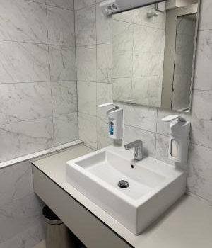 Obnova sanitarij in garaže v Zavetišču za brezdomce
