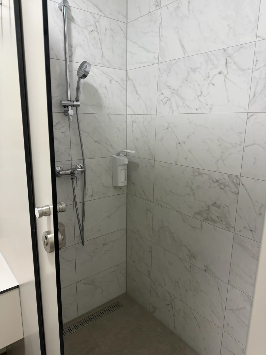 Obnova sanitarij in garaže v Zavetišču za brezdomce