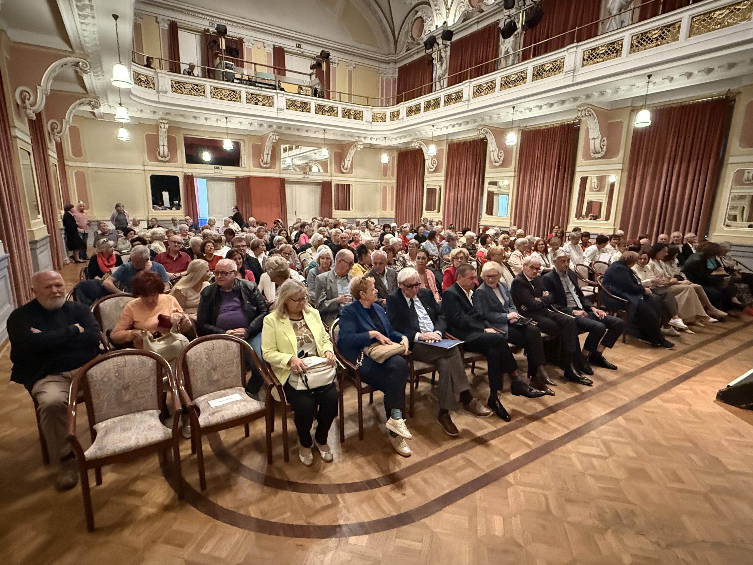 1 Občinstvo na proslavi ob Mednarodnem dnevu starejših